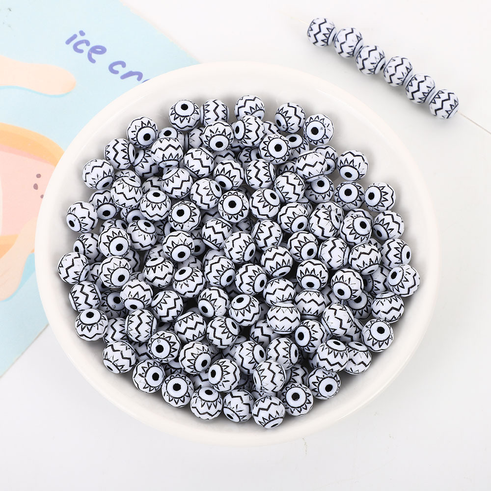 1:White and black pattern