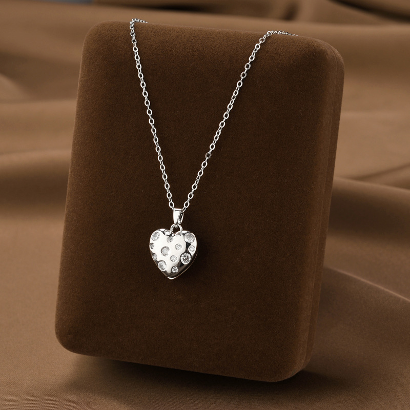 2:9300-silver love necklace