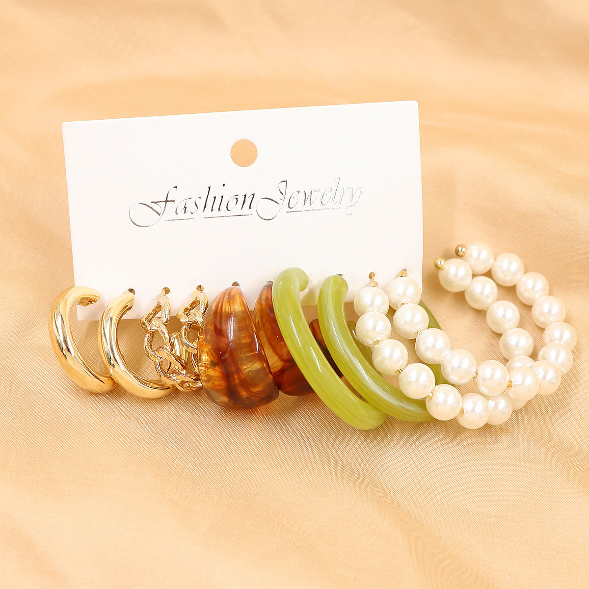 11:10 pieces—large pearls