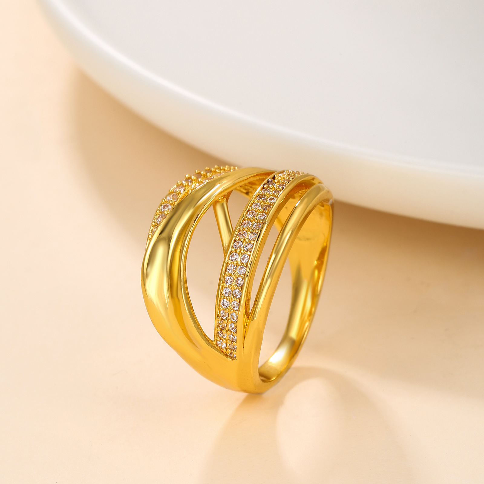 1:Copper-geometric concept micropaved zirconia ring