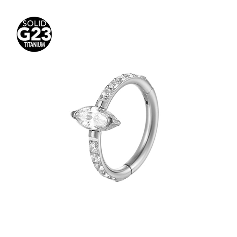 11:Silvery white horse eyes