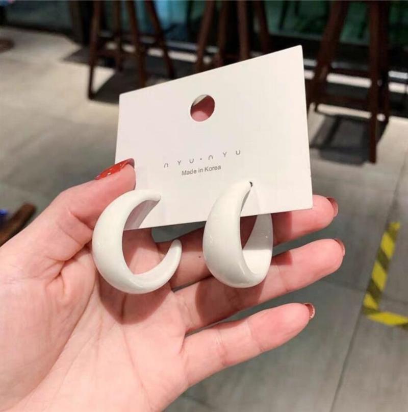 3:C circle pure white