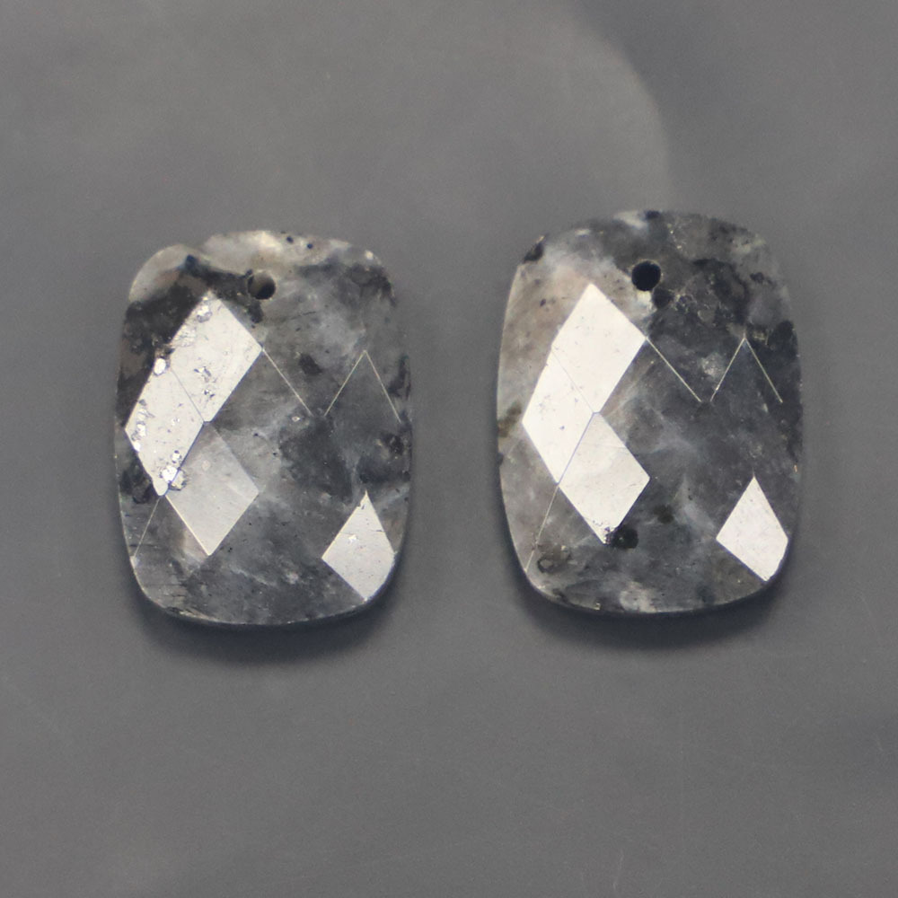 15 Black Labradorite