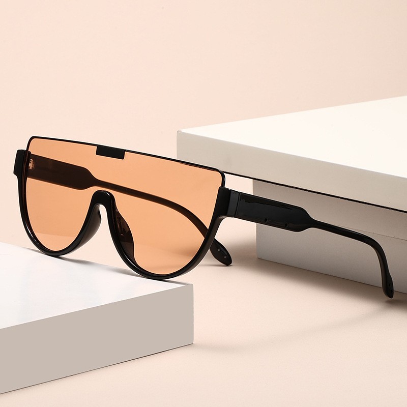 Black frame tea slices