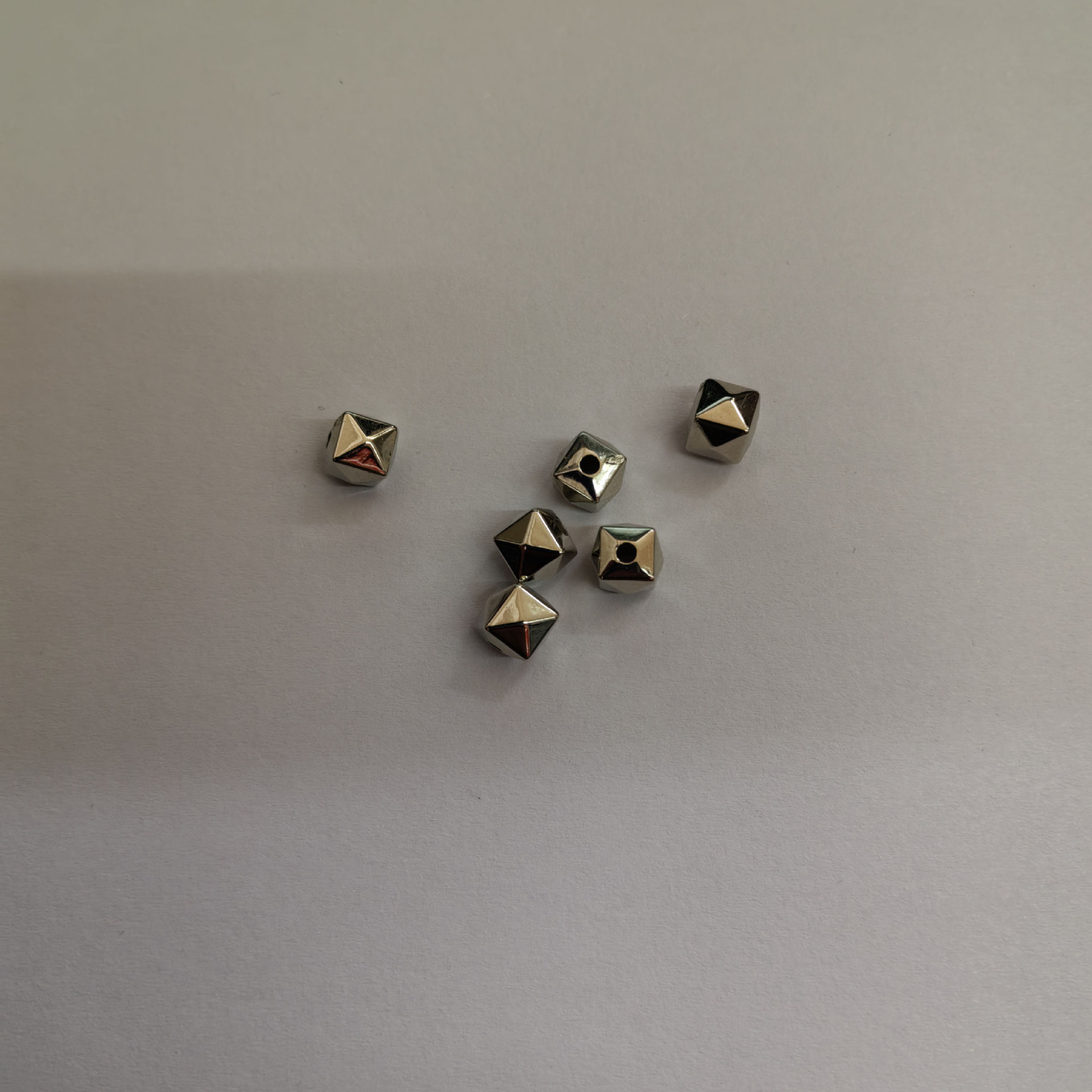 1:Nickel-free white k