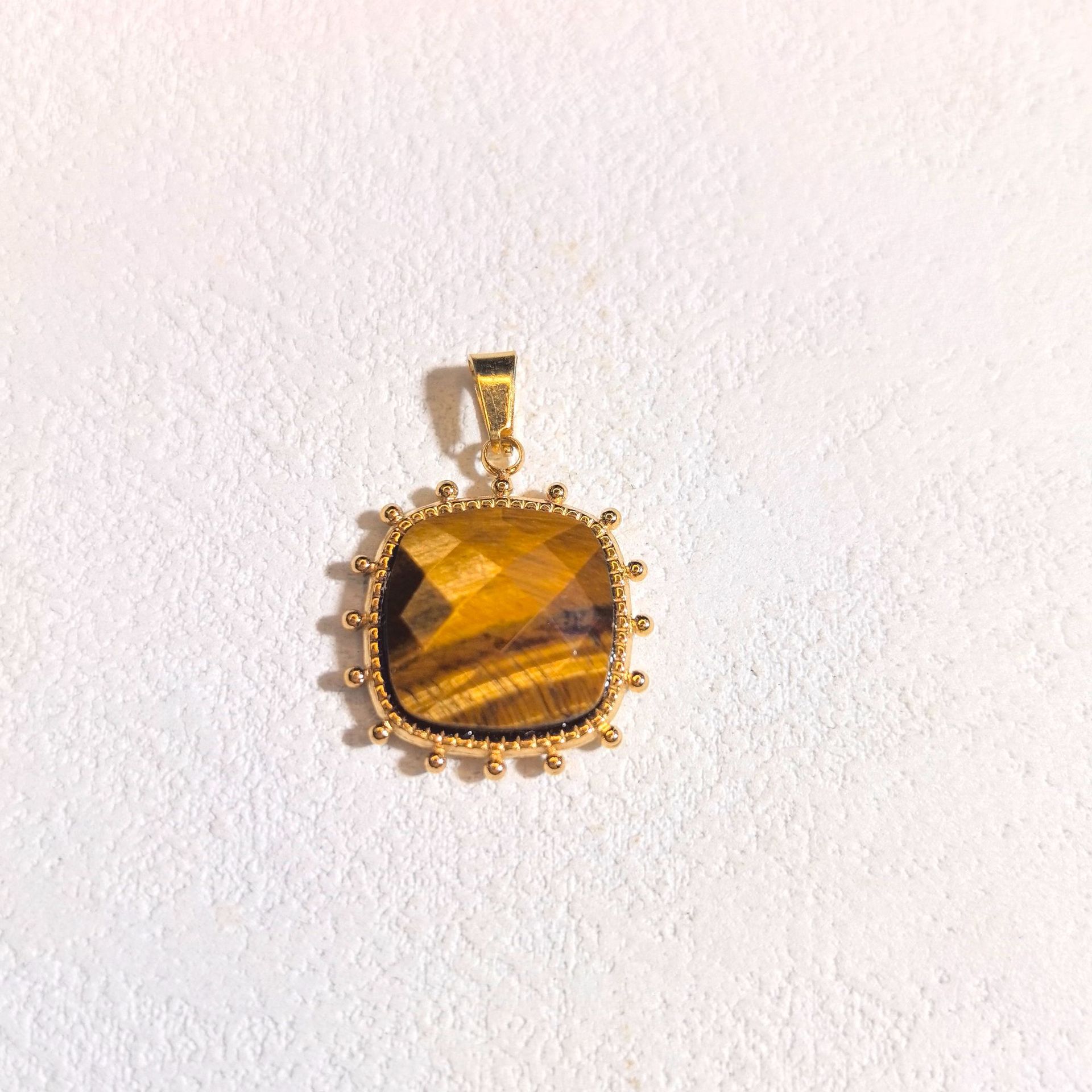 4:Tiger eye stone