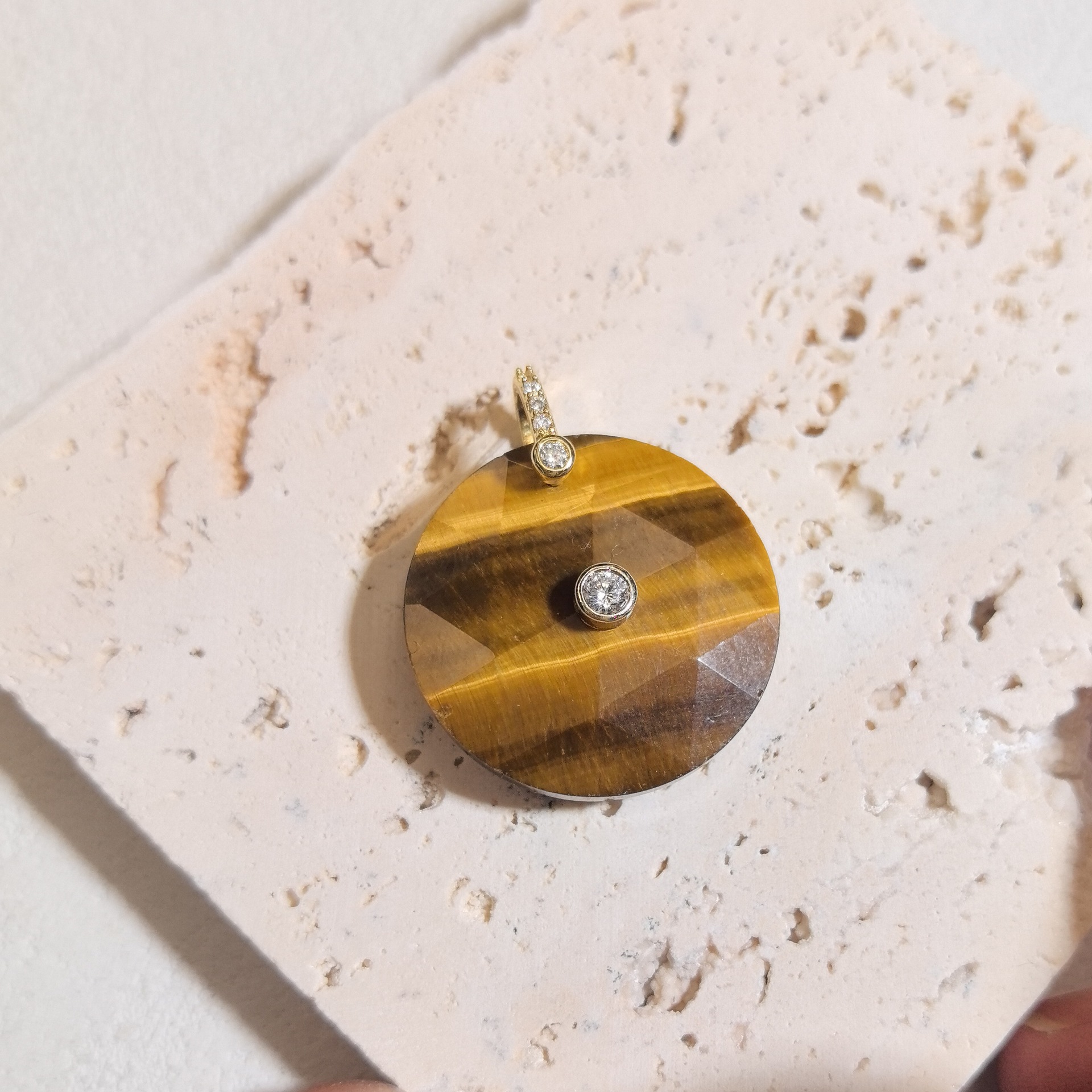 6:Tiger eye stone