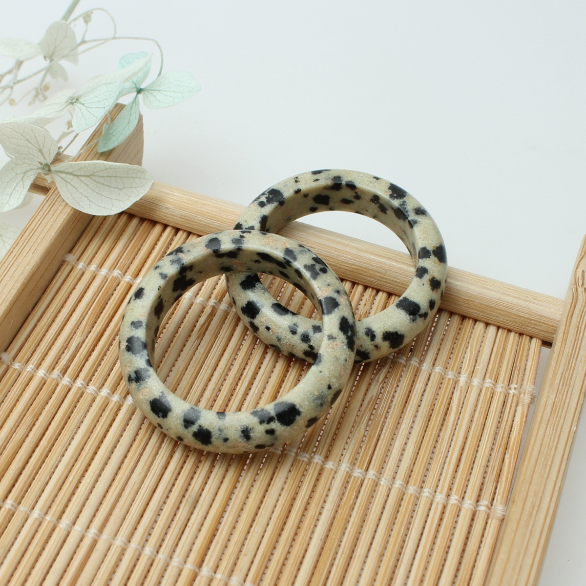 31:Spotted stone (one)