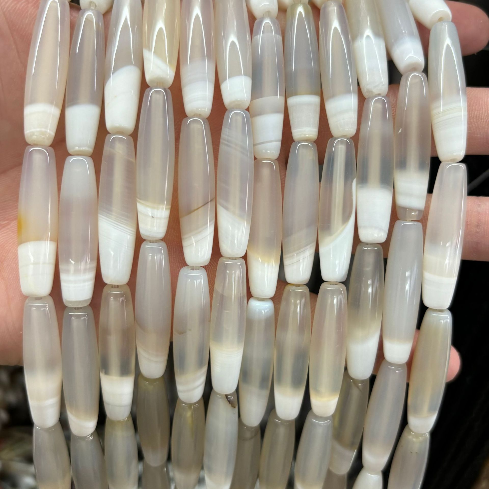 1:White striped agate