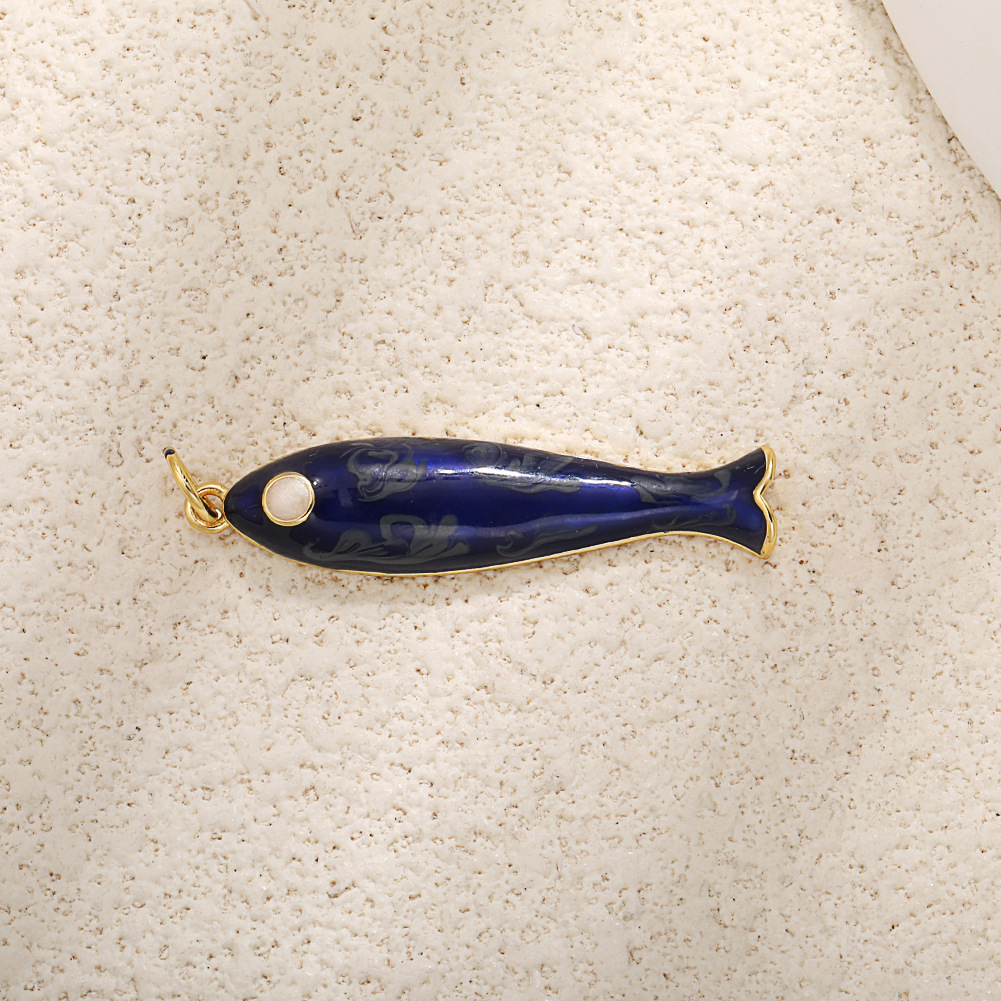 7:A1026 immovable dark blue fish