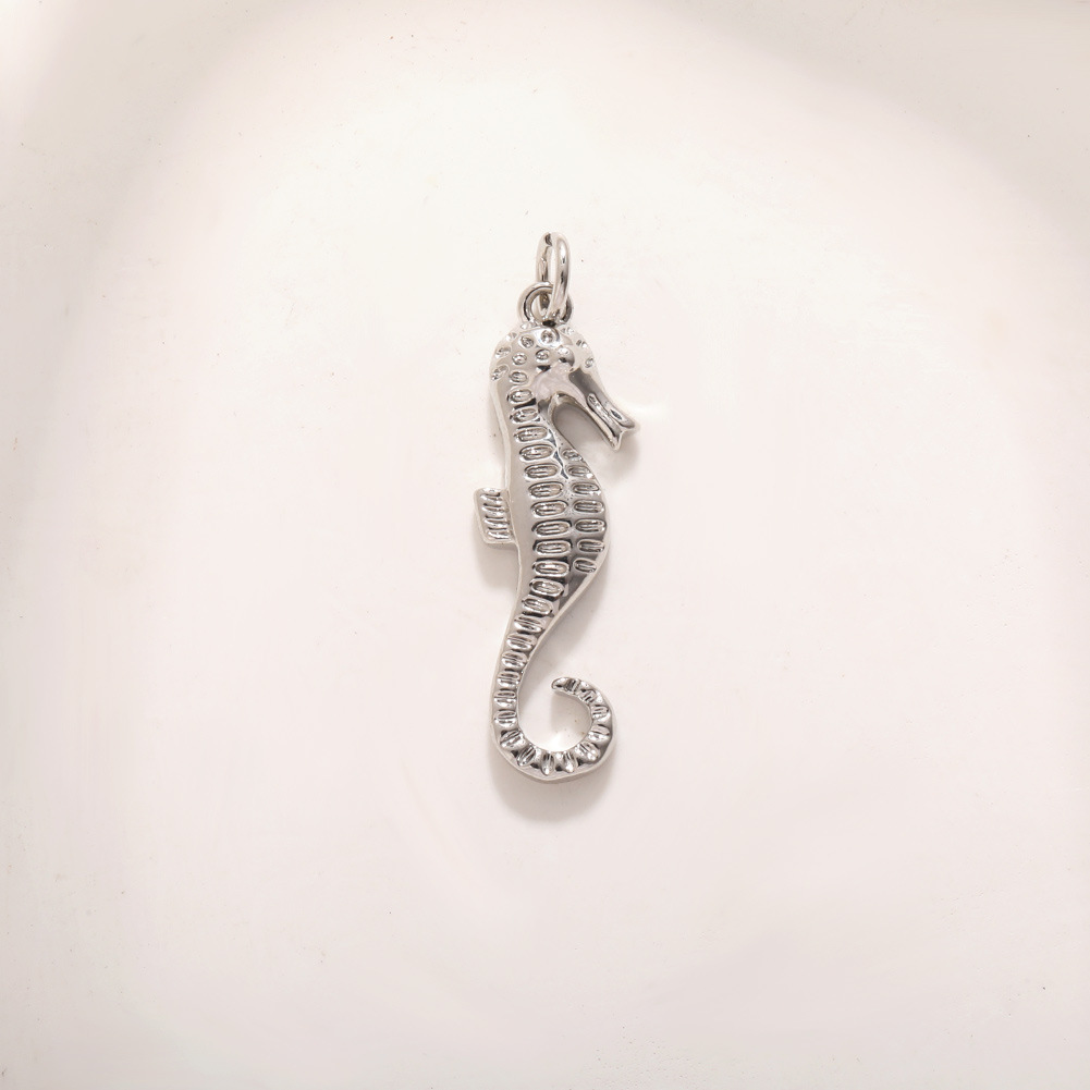 17:A588 platinum sea horse