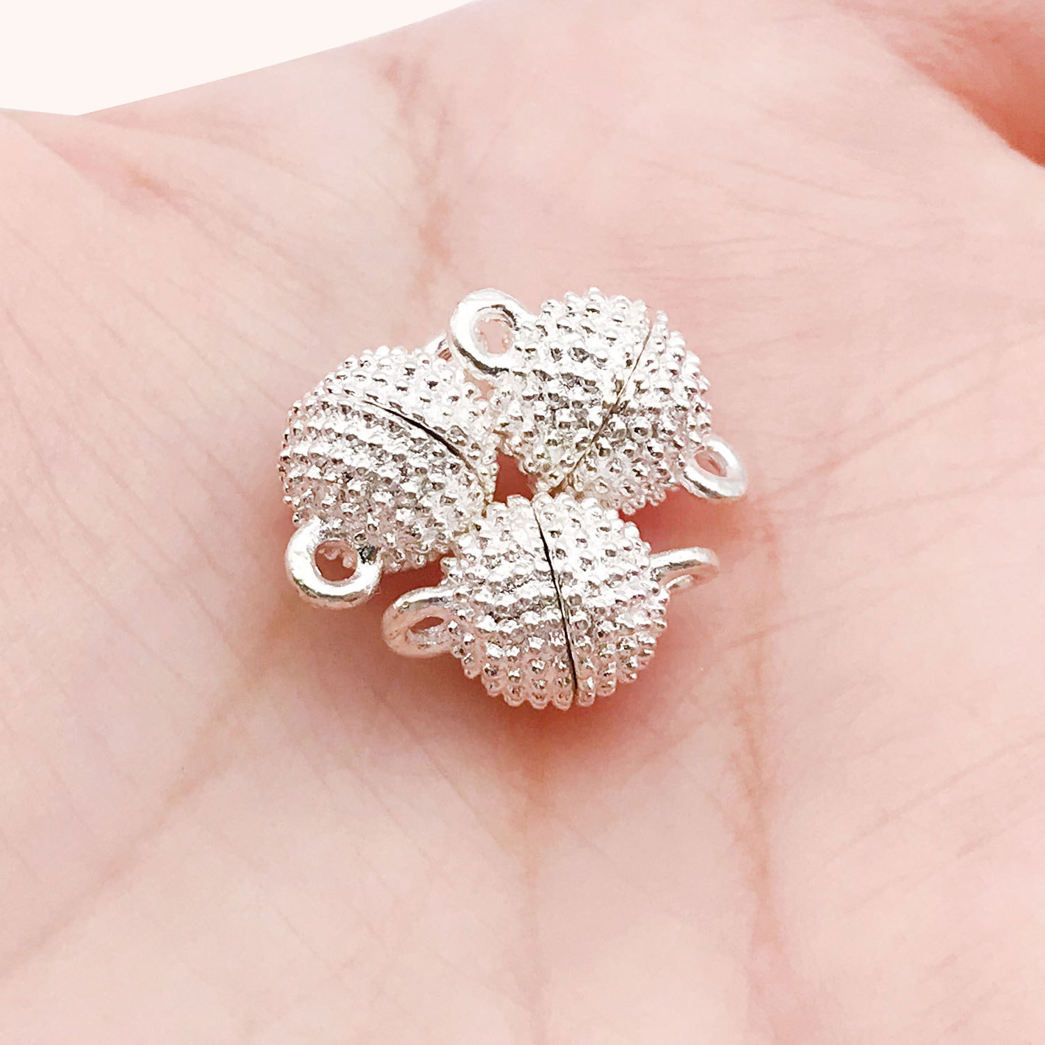 18:14701-bright silver zinc alloy spherical magnet buckle 8mm-2g