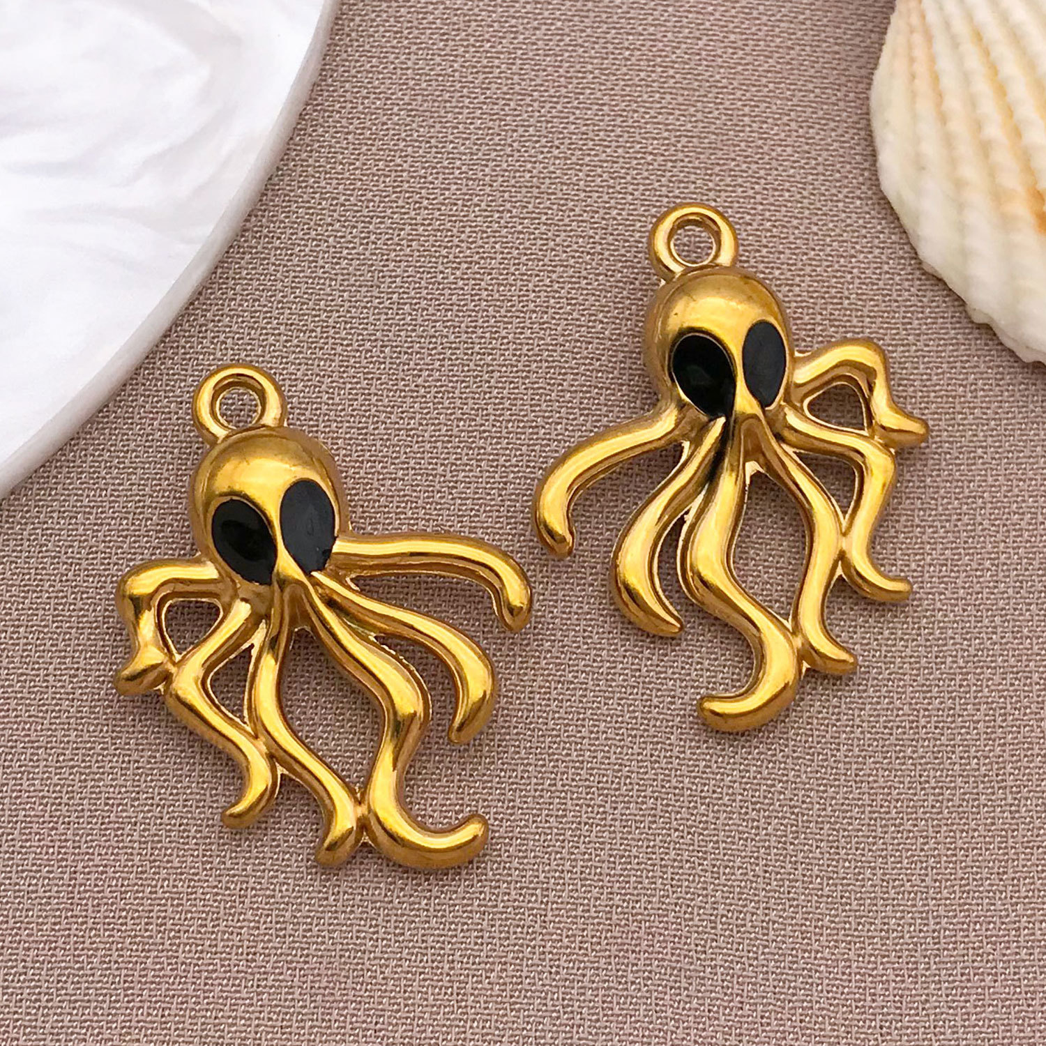 1:T1563-stainless steel black octopus 18x24x5mm aperture 1.8mm-2.5g