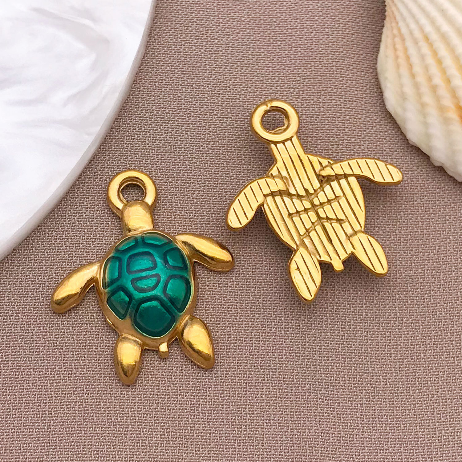 8:T3044-stainless steel blue turtle pendant 18x21x3mm hole 2.1mm-1.9g