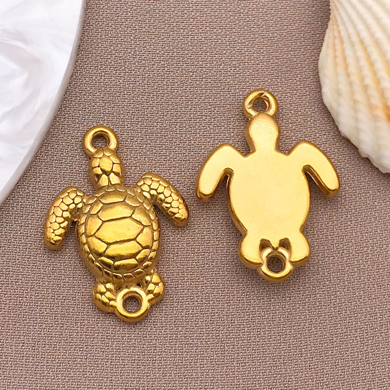 14:T3050-stainless steel golden turtle double hanging-15x22x3mm hole 1.4mm2.48g