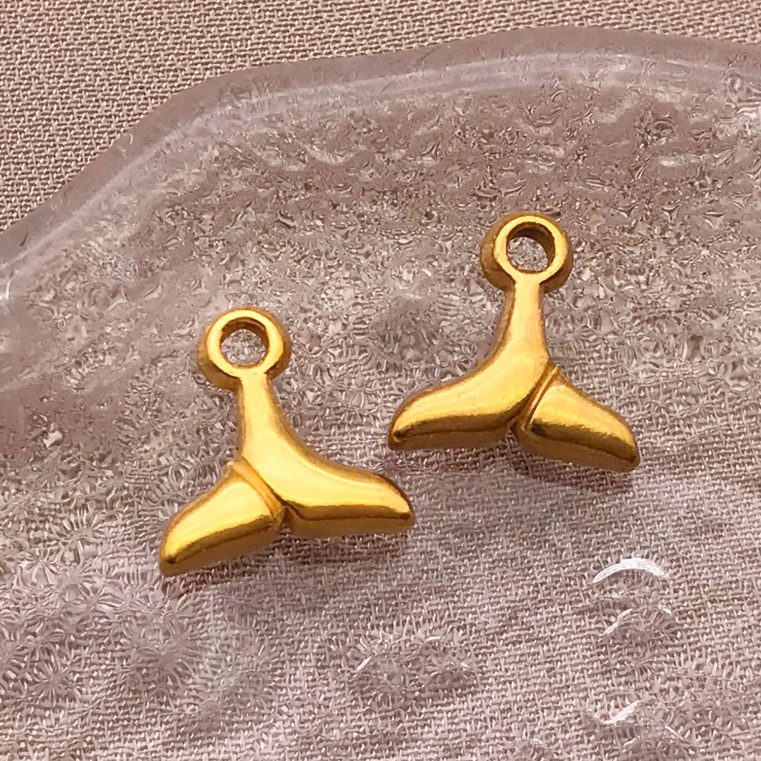 16:T2514-stainless steel solid little mermaid whale tail-10x10x3mm aperture 1.8mm-0.67g