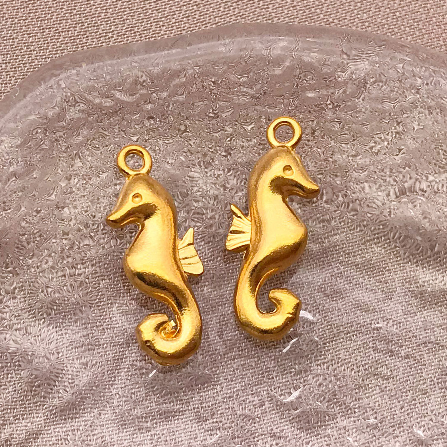 20:T2518-stainless steel solid small seahorse-6x17x3mm aperture 1.1mm-0.76g