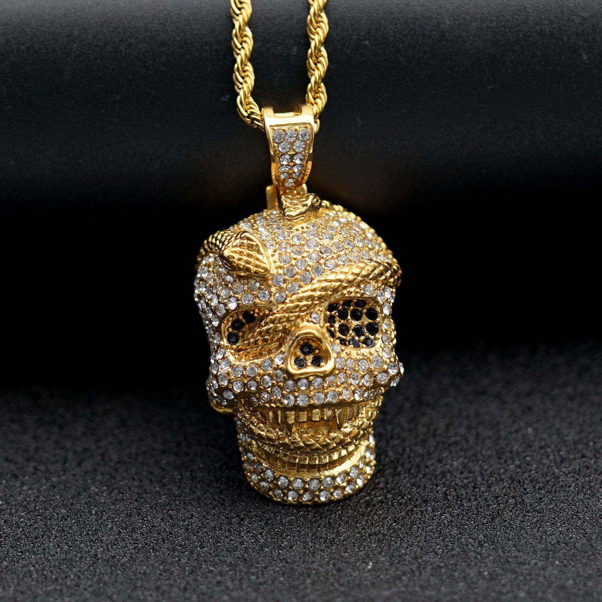 1:Gold single pendant