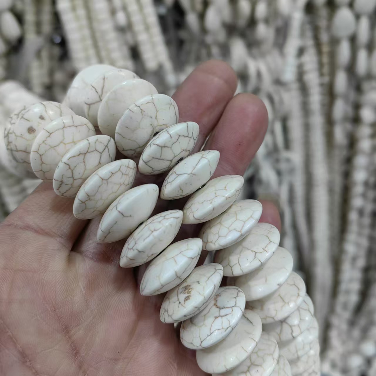 21:8*20mm flying saucer beads with pointed edges/approximately one piece