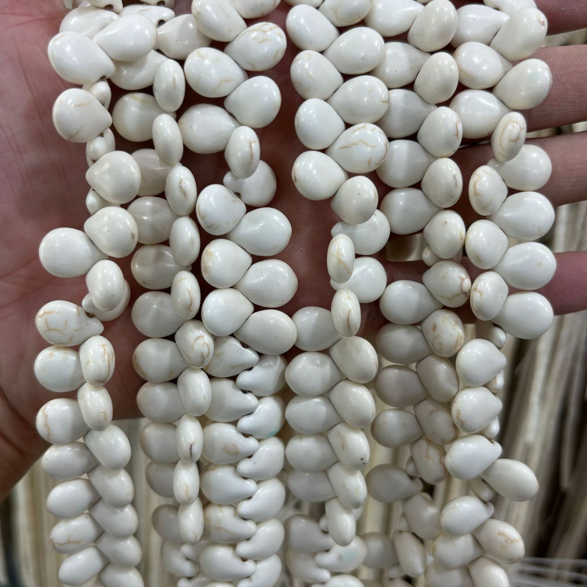 16:10x14mm white pine horizontal hole flat water droplets (about 75 pieces)