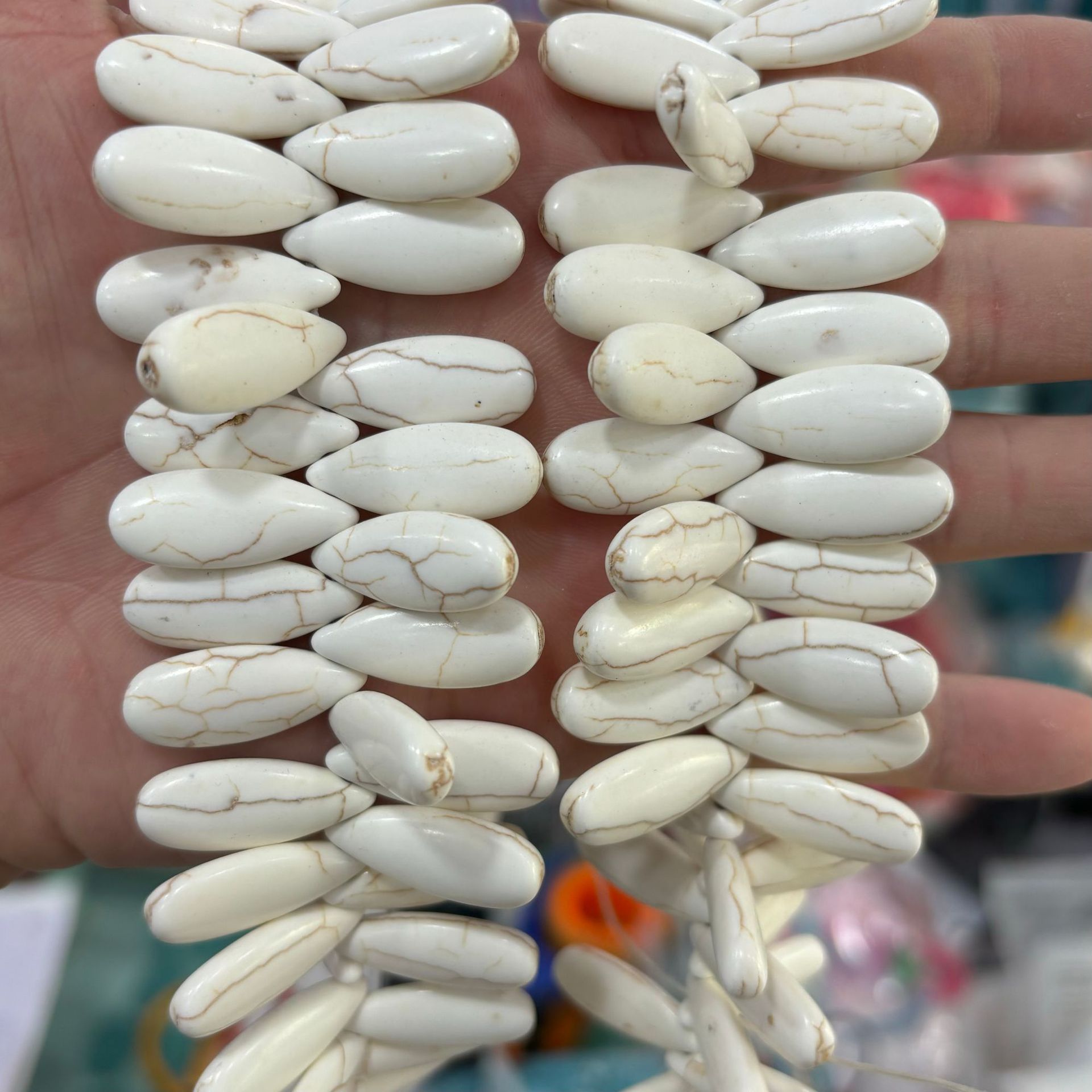 17:10x25mm white pine horizontal hole flat water droplets (about 82 pieces)