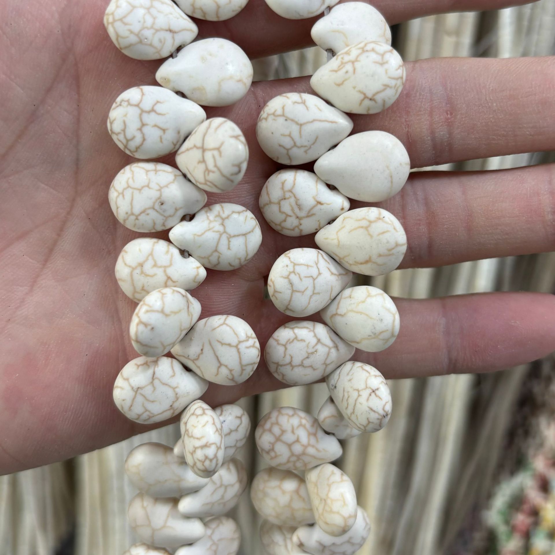 18:12x16mm white pine horizontal hole flat water droplets (about 60 pieces)