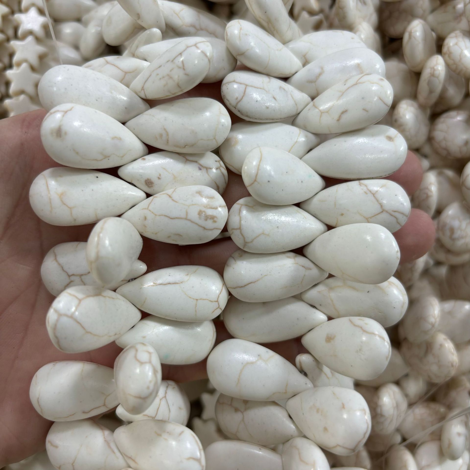 19:15x29mm white pine horizontal hole flat water droplets (about 58 pieces)