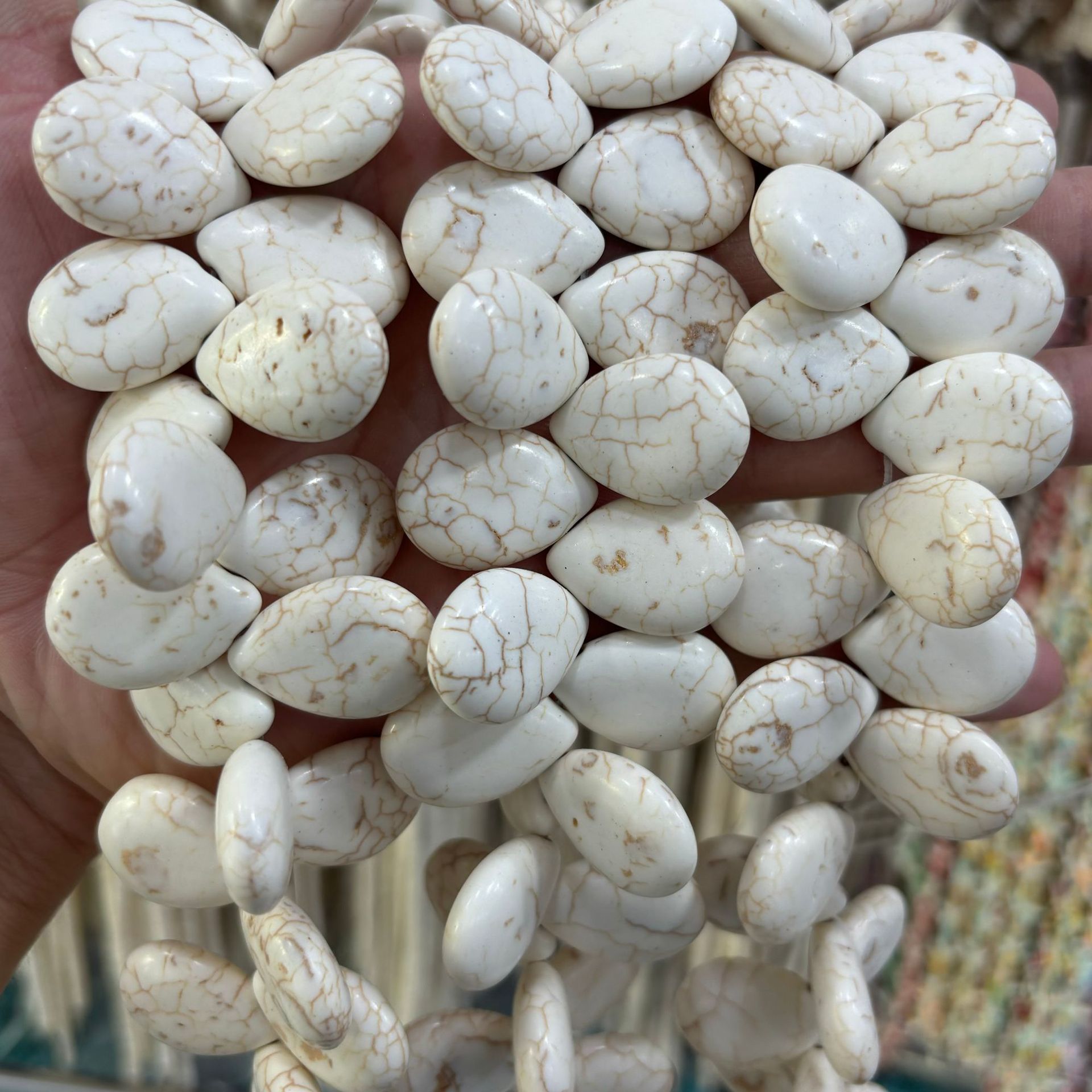 20:18x24mm white pine horizontal hole flat water droplets (about 48 pieces)