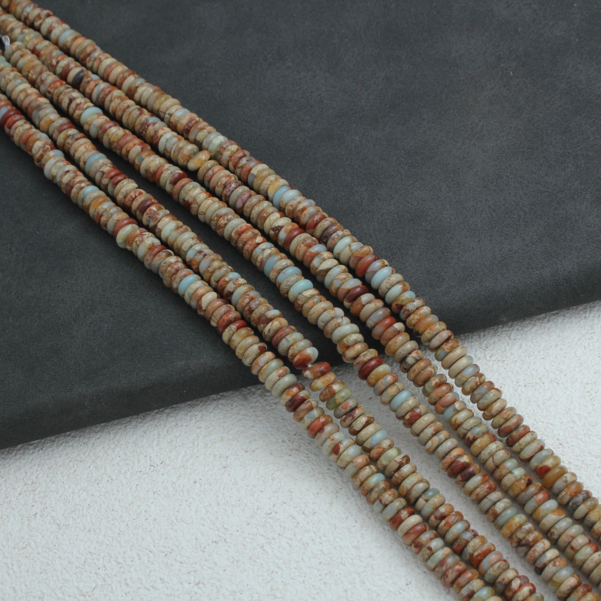 1 желтовато-коричневый