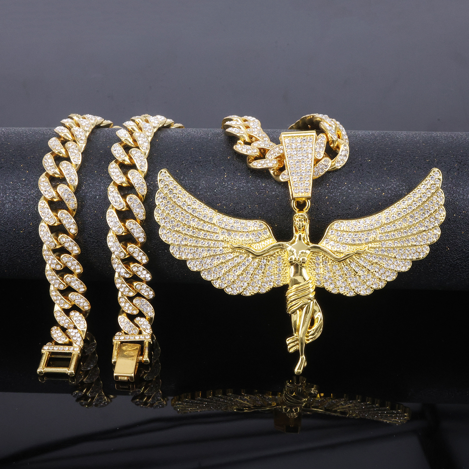 4:Golden angel pendant + round chain simple buckle 50cm