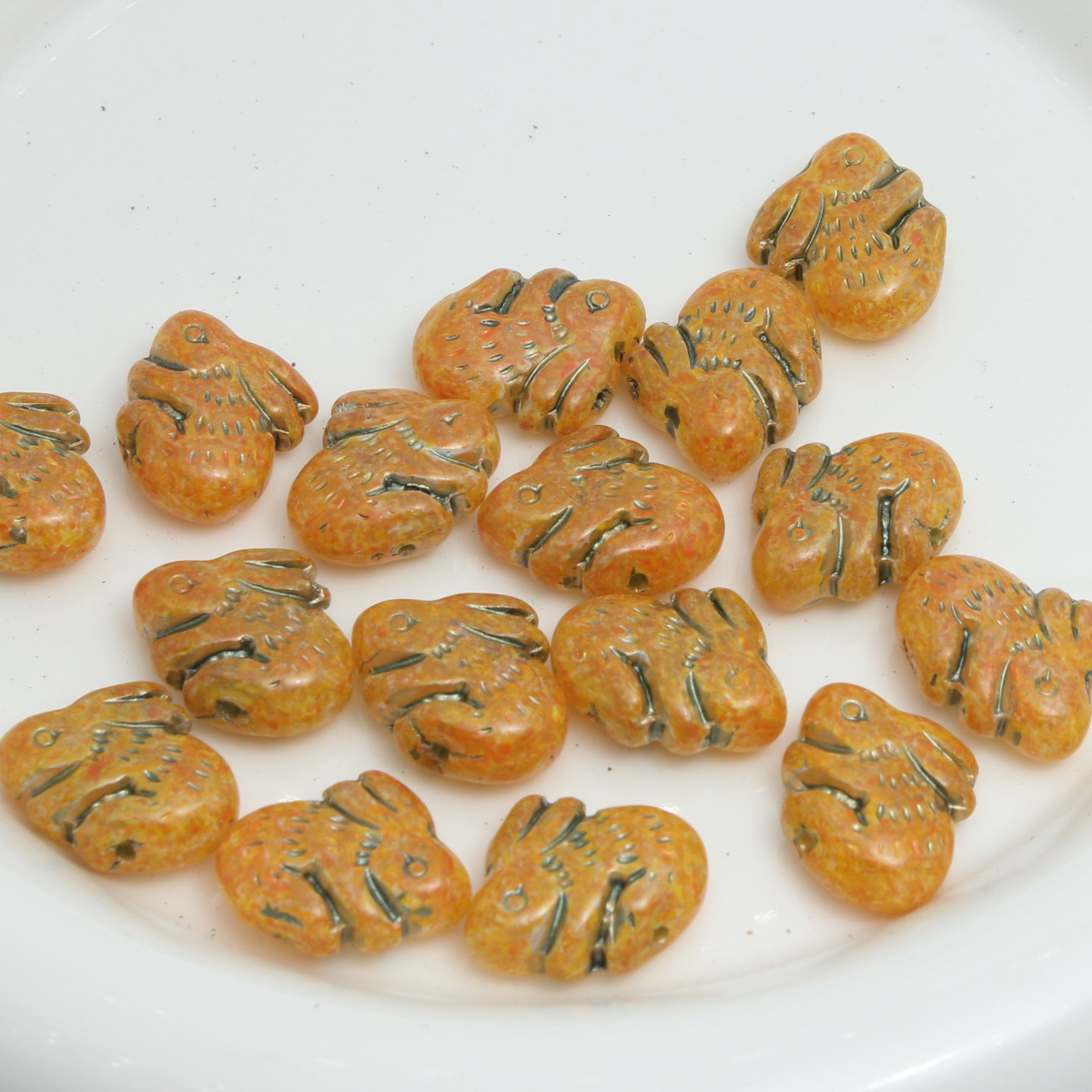 12:γαλακτώδες λευκό