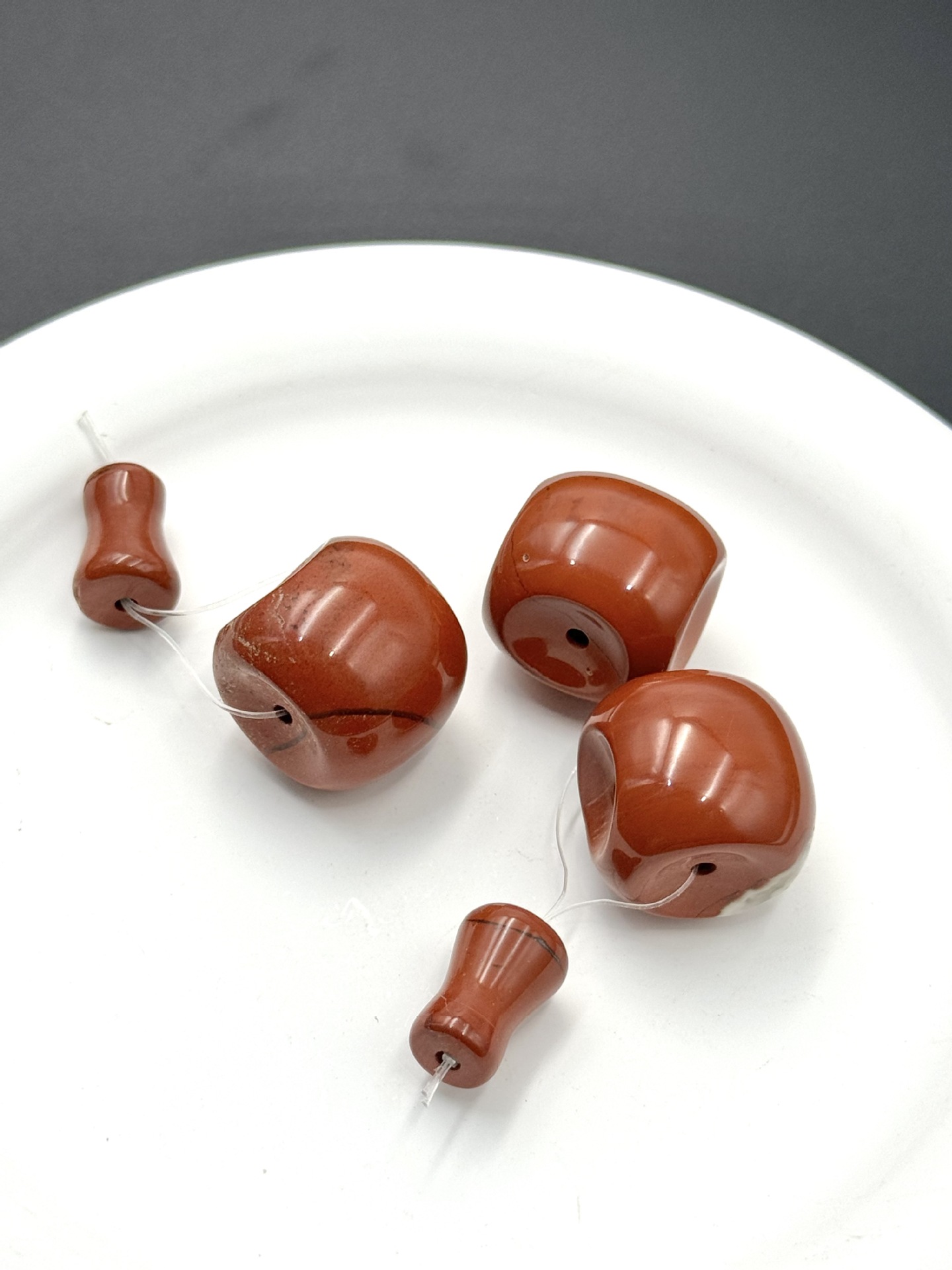 1:A red stone 19*20MM