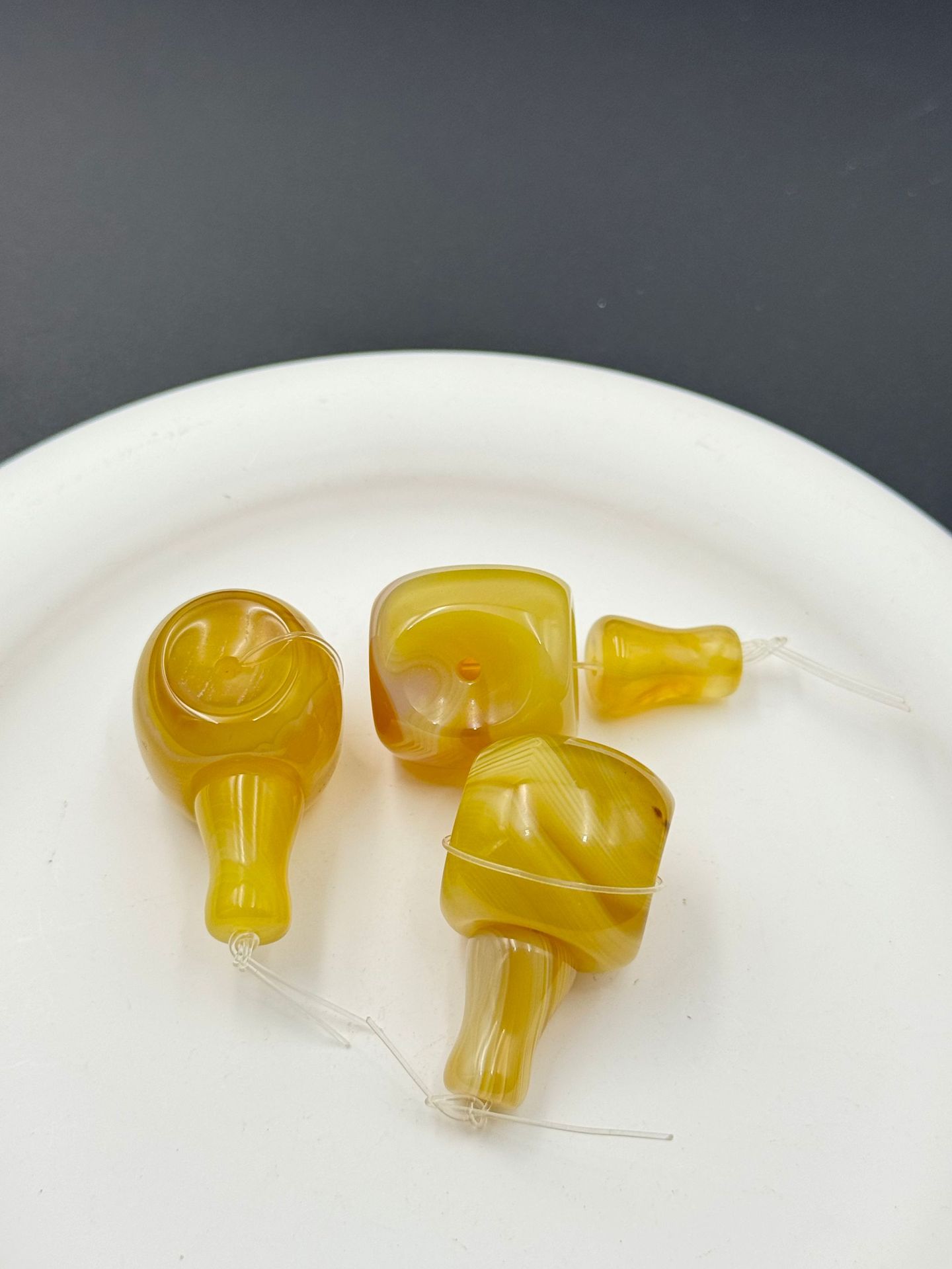 R Yellow Twisted Agate 19*20MM