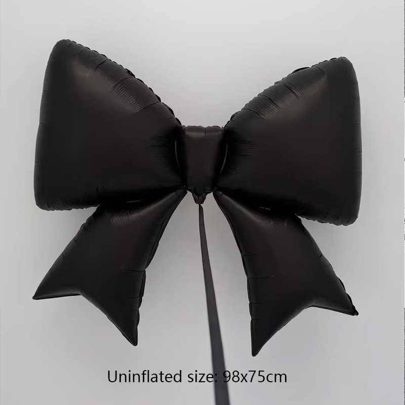 Large, chunky bow - black