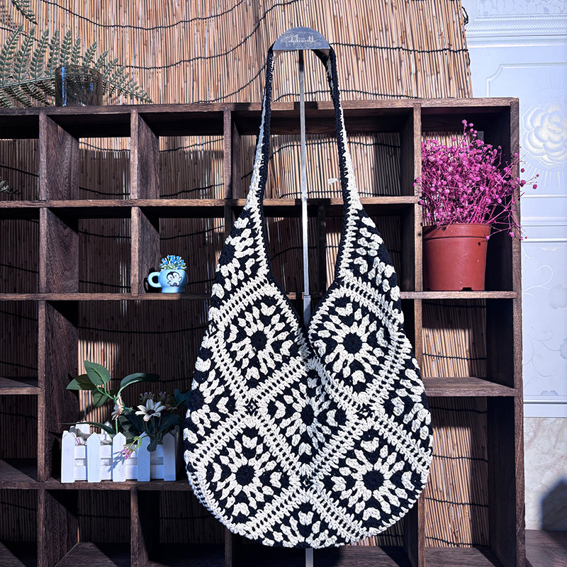 Black   off-white sunflower