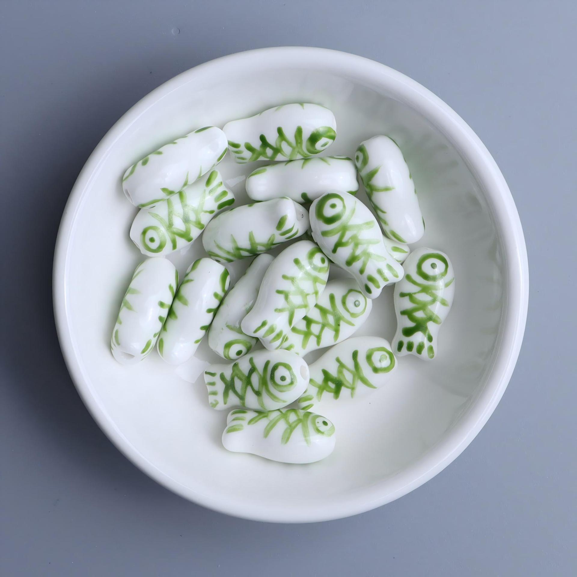 8:Green pattern on white background-07 #
