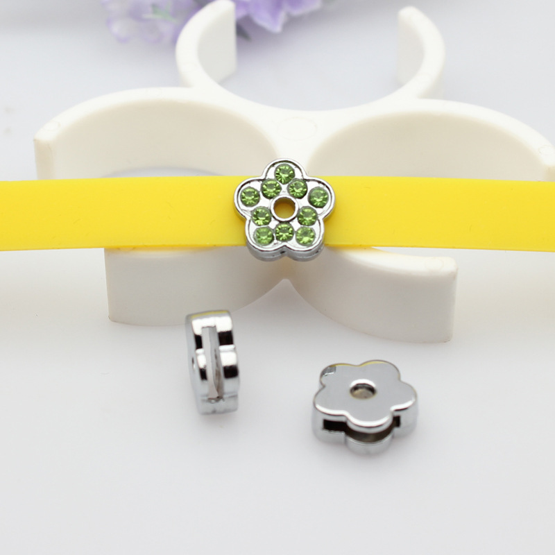 22:Flower -8mm Light Green Diamond