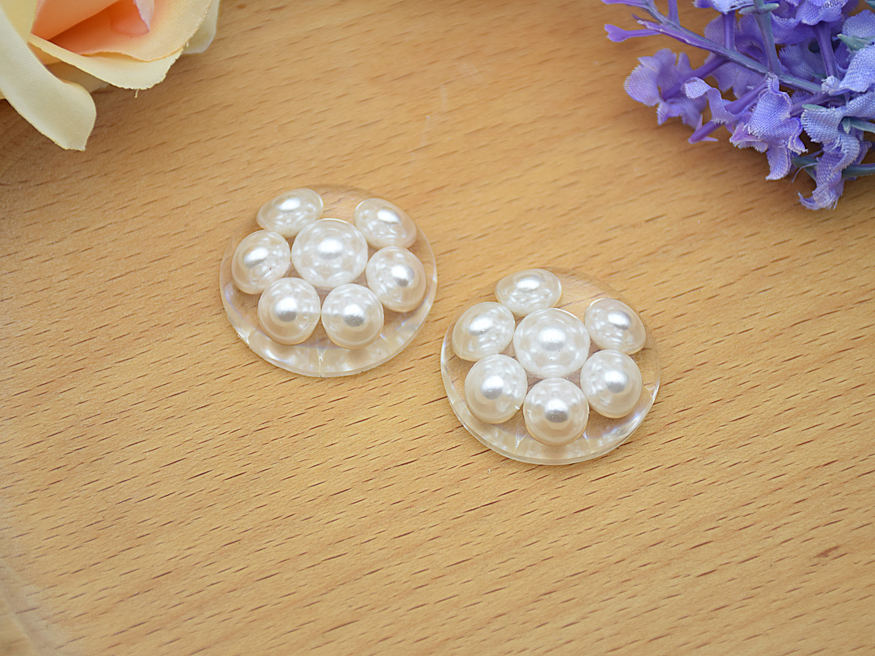 30mm , round pearl (including button legs)