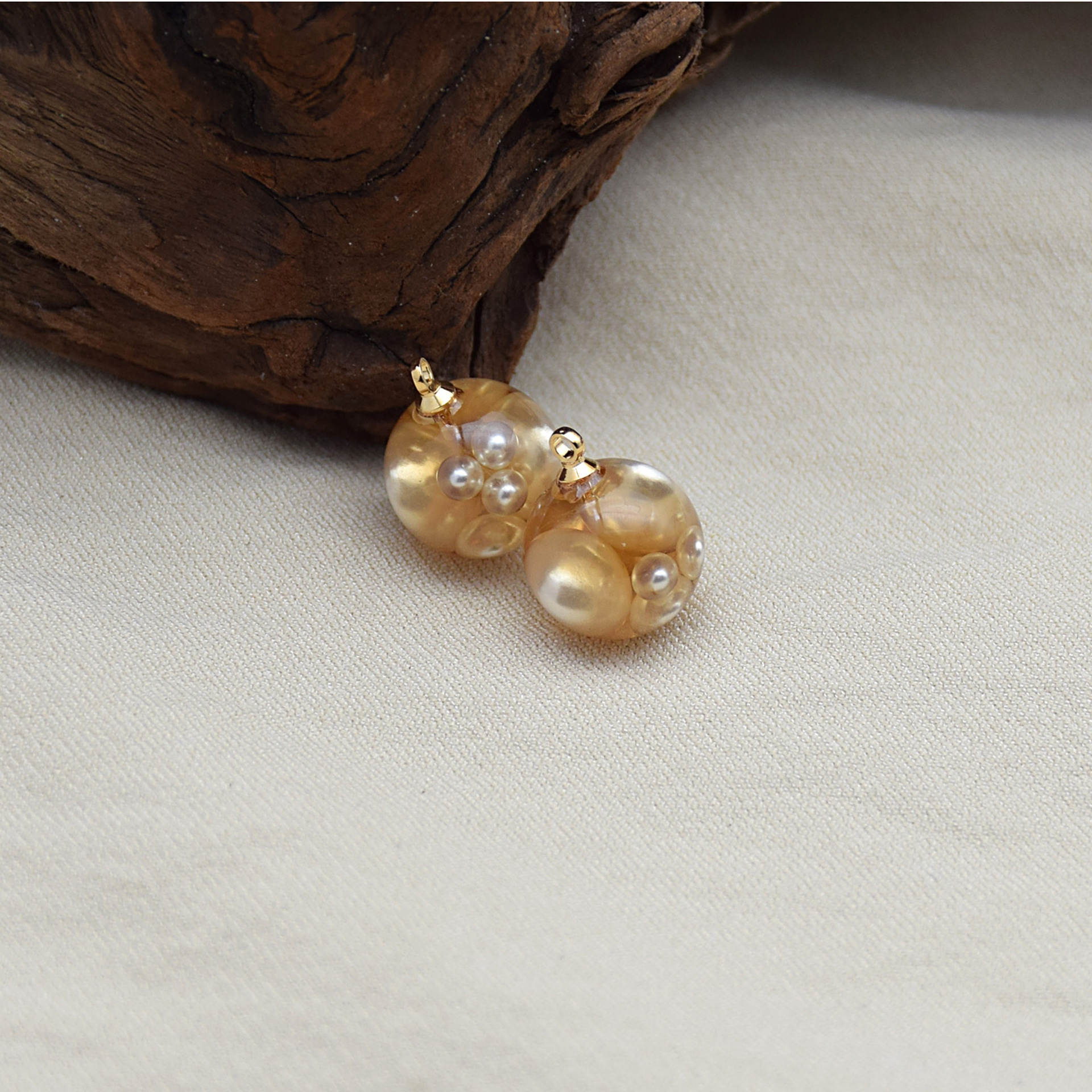 brown (gold nail) 8x8mm