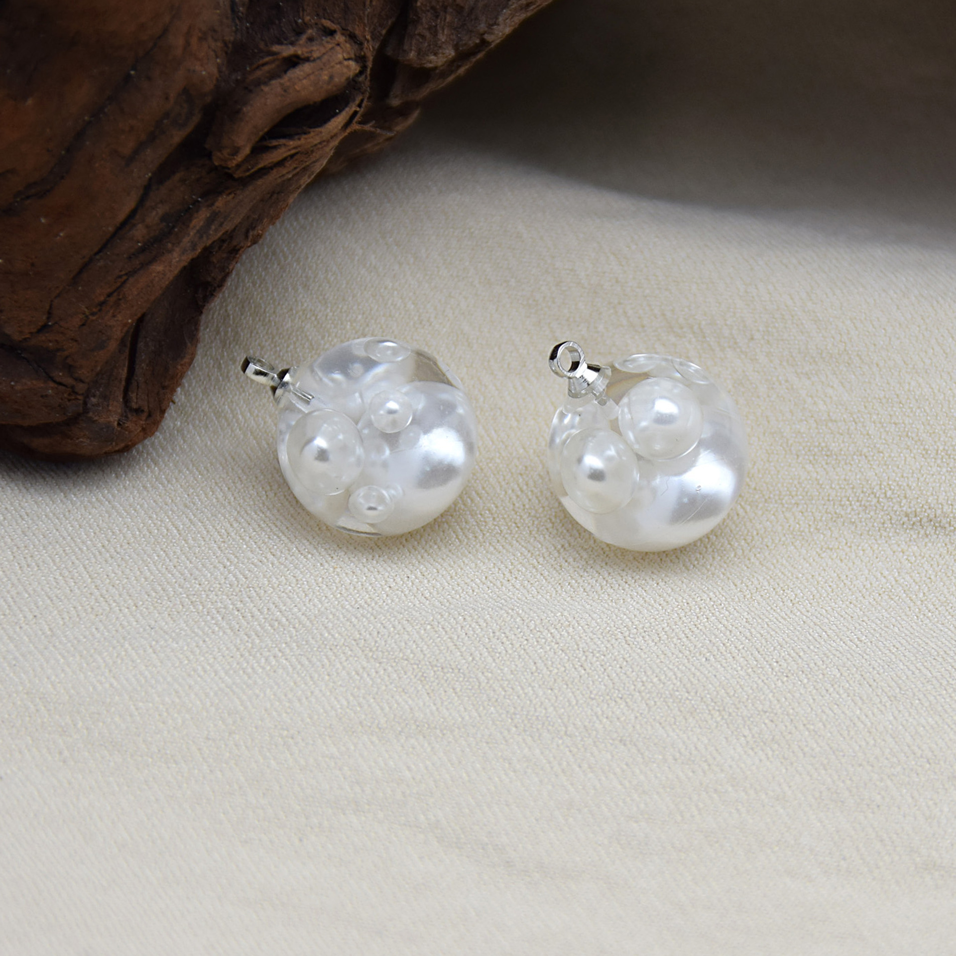 white (silver nail) 14x14mm