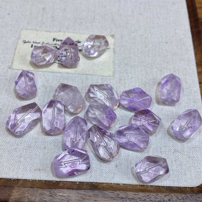 4:Natural amethyst conforms to shape
