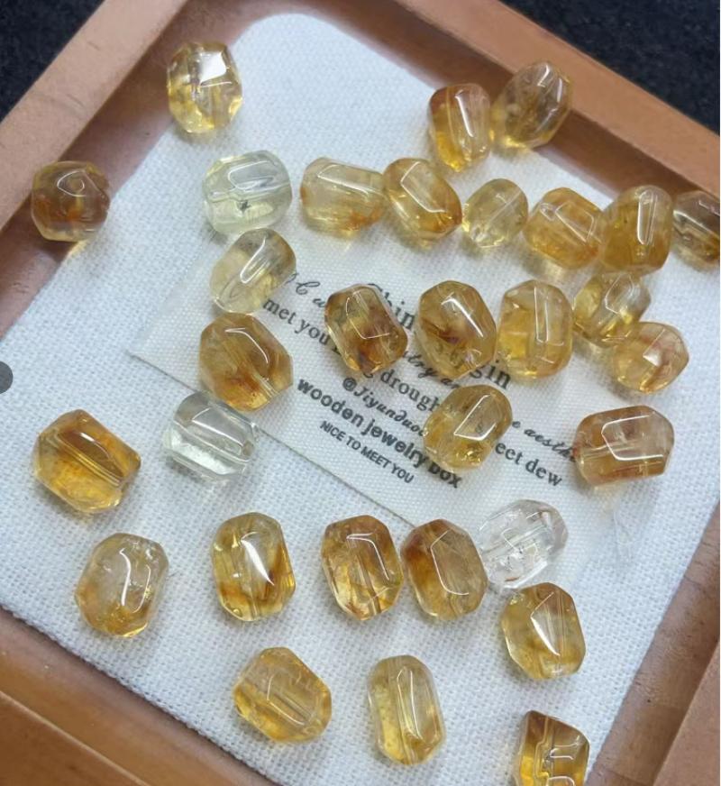 7:Natural yellow pagoda crystal conforms to the shape