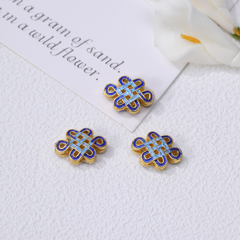 3:Chinese knot 13x9x4mm