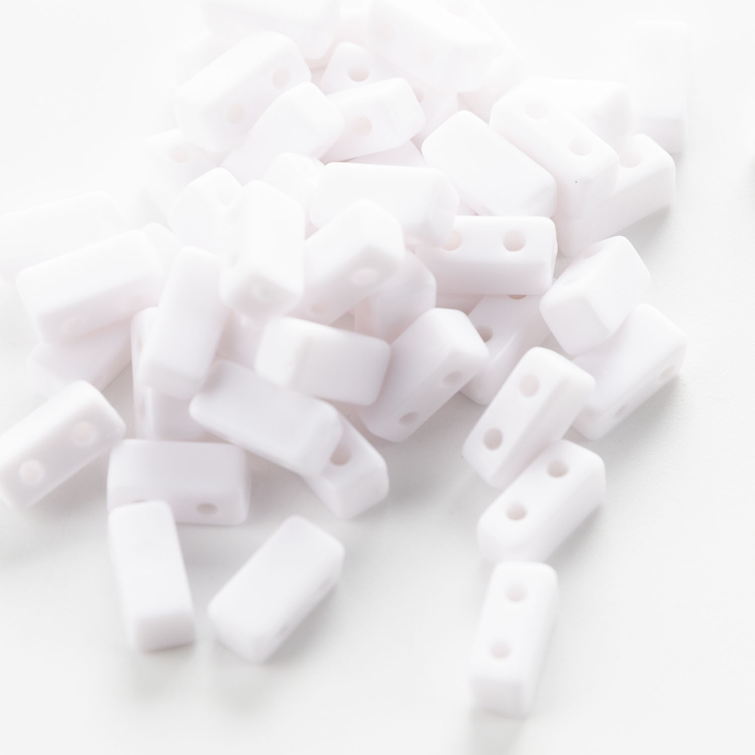 2:4*9mm small double hole white (about 3600 pieces/catties)