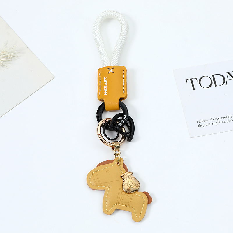 2:Yellow leather pony   rope