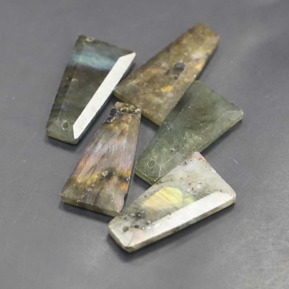 22:Labradorite B