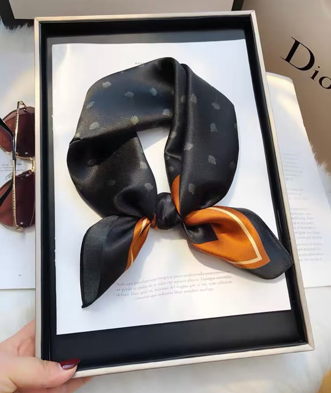 Dark night four-leaf pattern