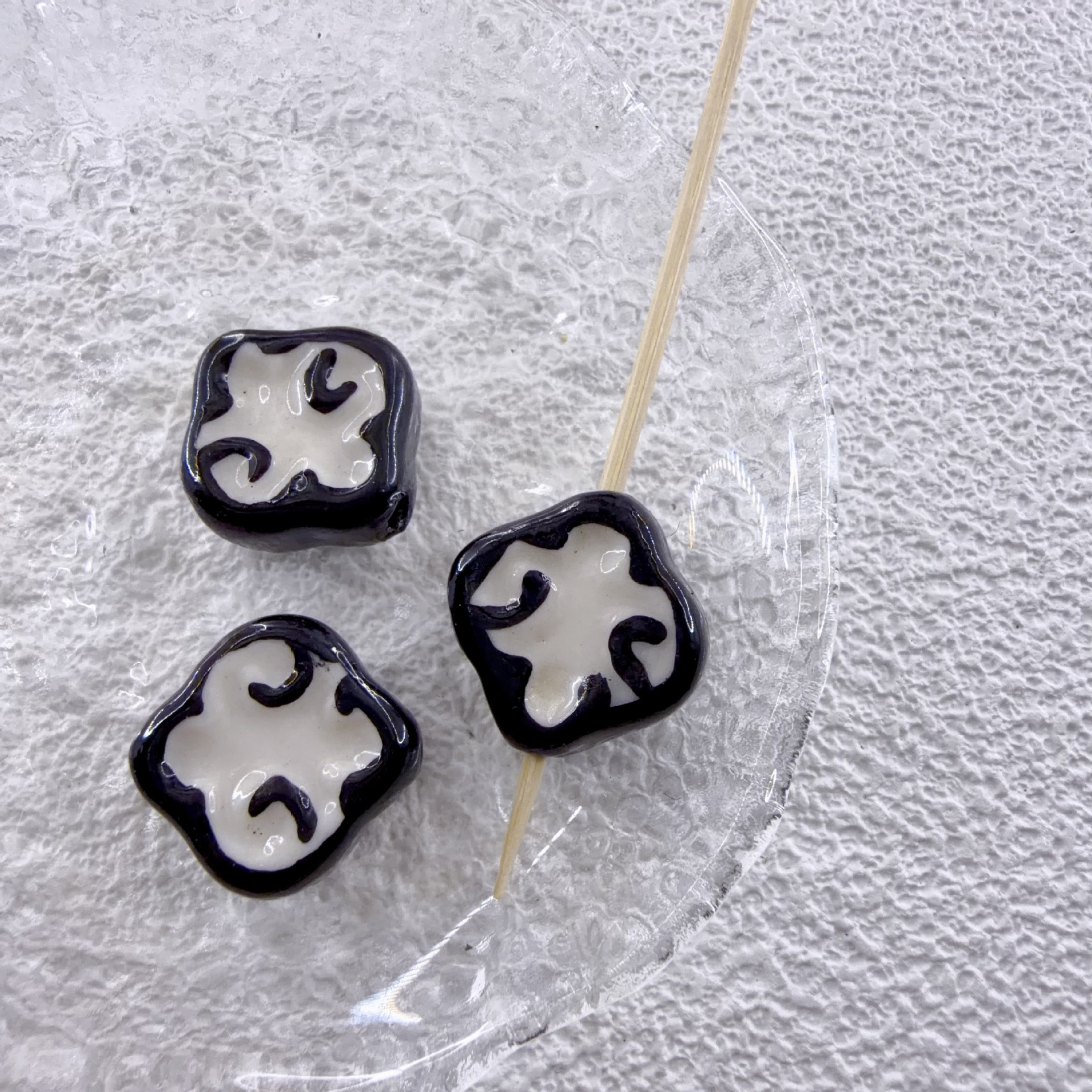 4:(black) size: 16mm