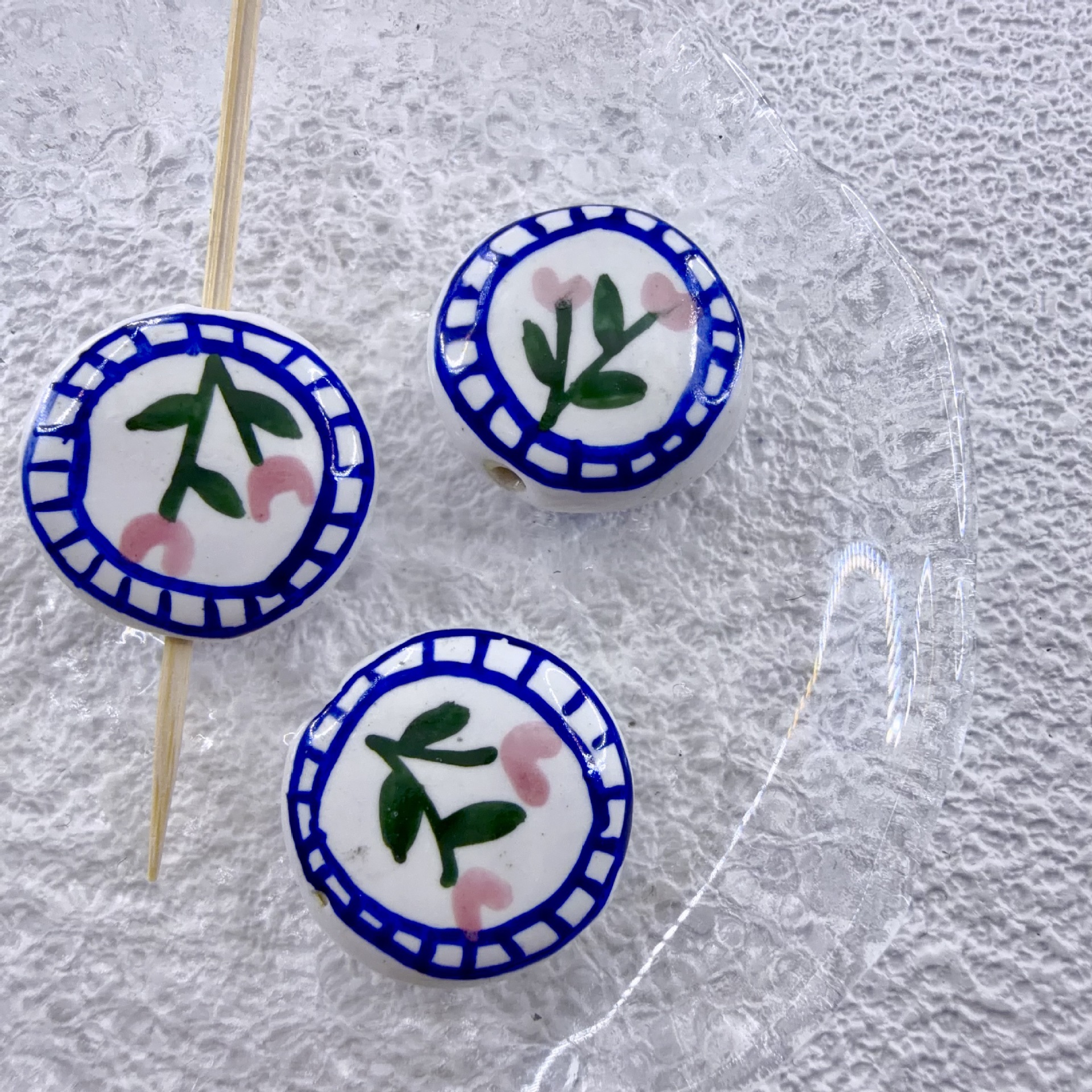 7:(oblate blue flower) size: 23mm