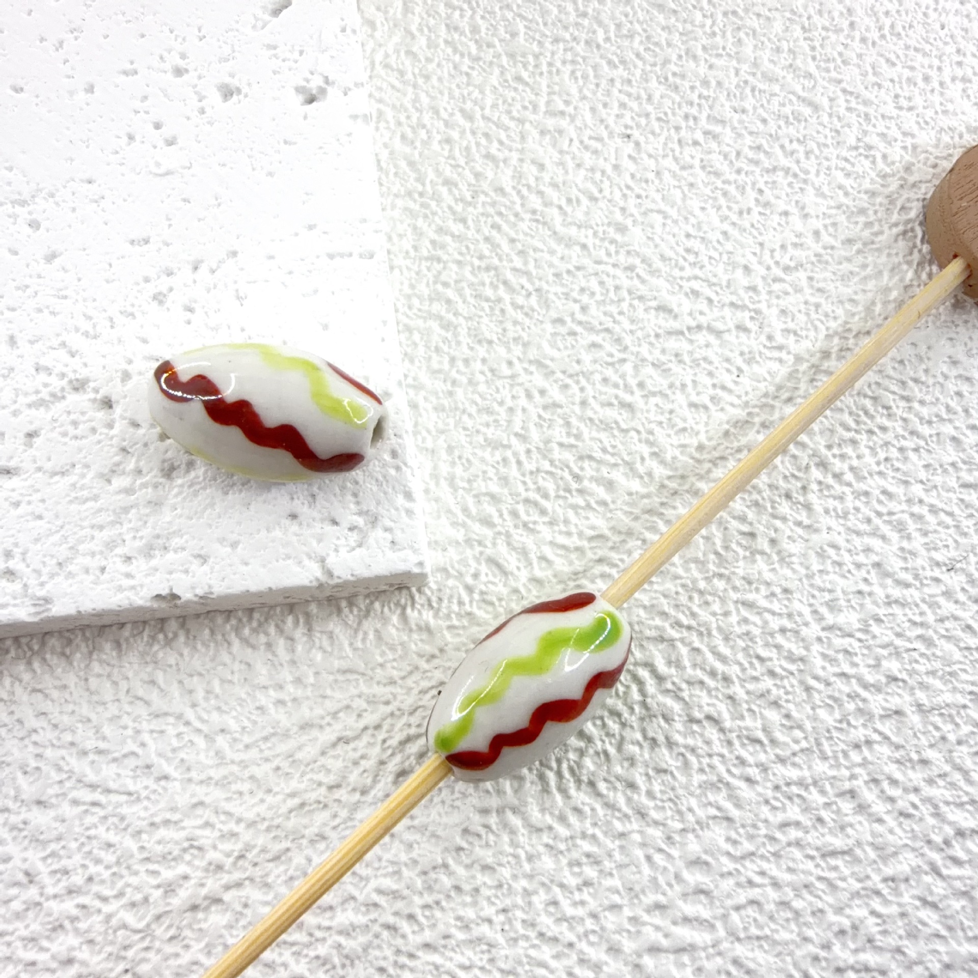 12:(olive shape) 2 long beads 8.5x10mm